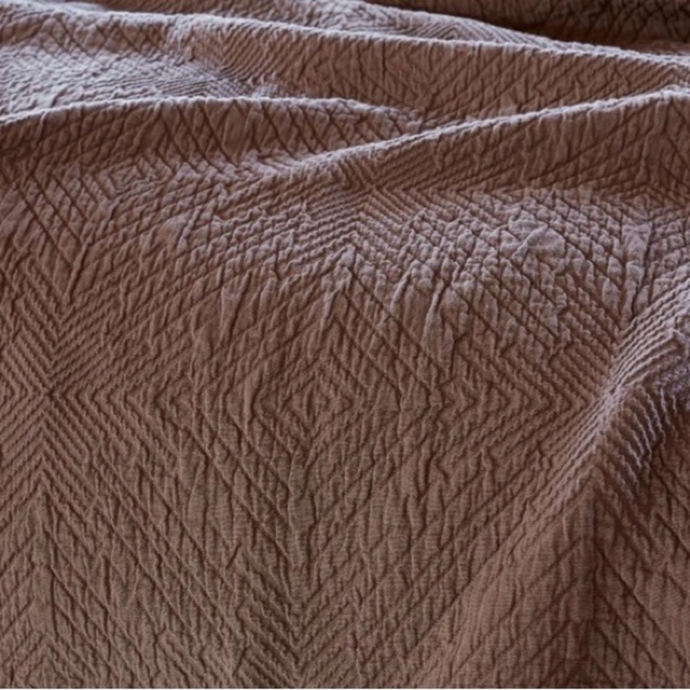 100% Organic Cotton | Coyuchi King Avila Organic Matelasse Blanket in Redwood